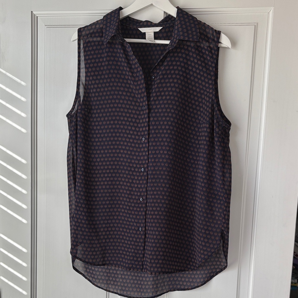 H&M Sleeveless Dark Blue Patterned Blouse Buttons and Collar size 10 large
